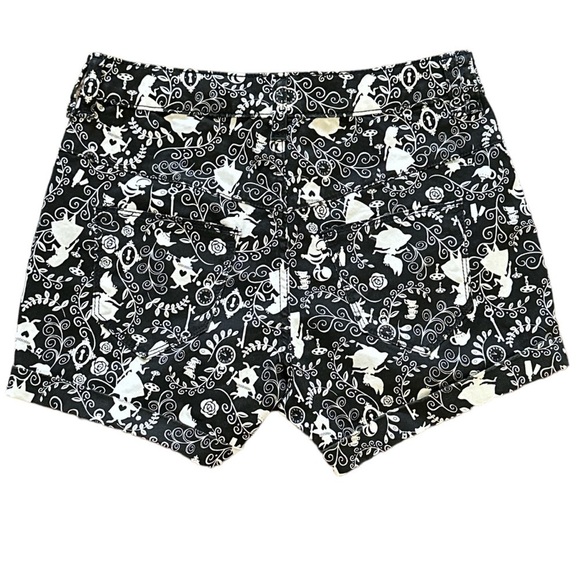 Disney Alice In Wonderland 4 Button Black & White Filigree Denim Shorts Cuffed - Picture 4 of 11